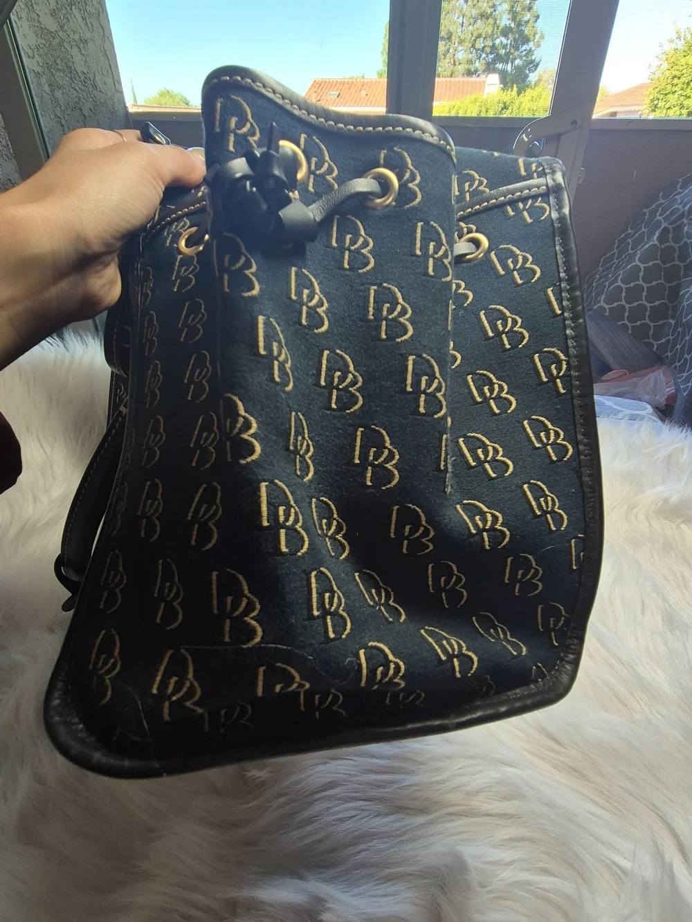Dooney & Bourke classic black
